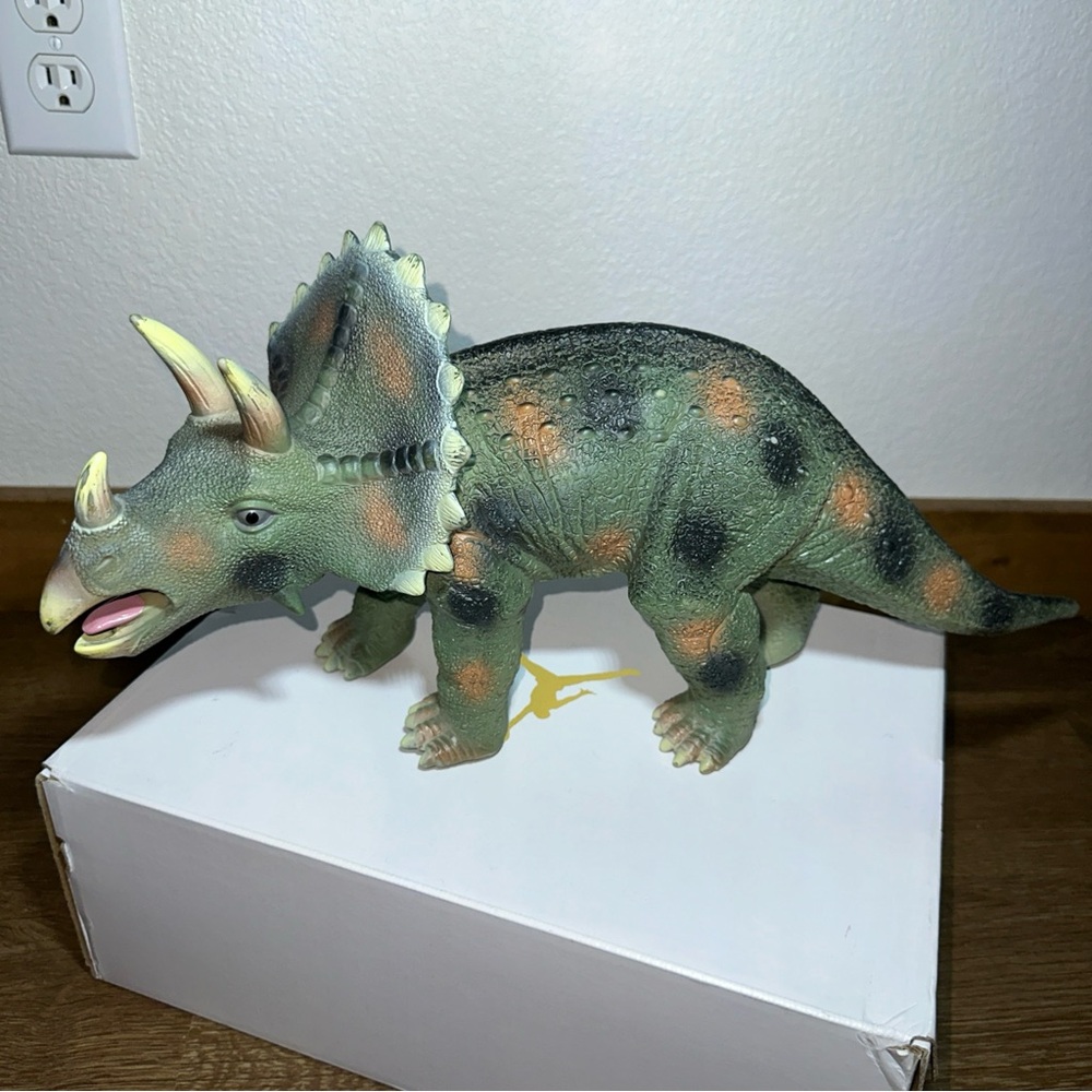 Triceratops Large Dinosaur Toy Figure‎ 20" Realistic Kids Play Display